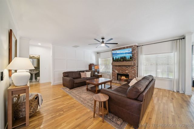 305 N Forest Ridge Boulevard, Broken Arrow, OK 74014