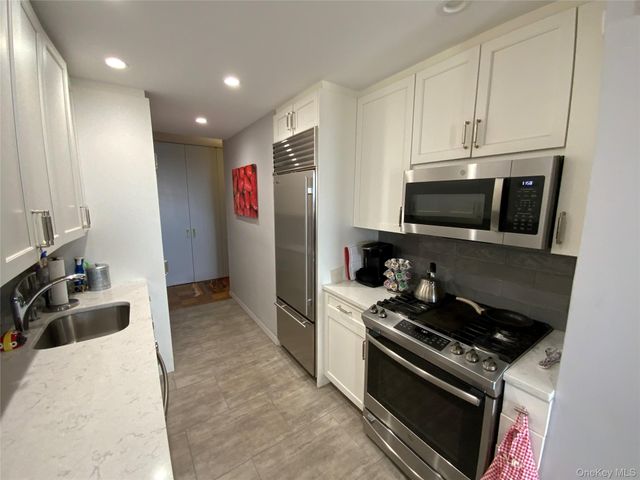 27110 Grand Central Parkway 12H, Floral Park, NY 11005