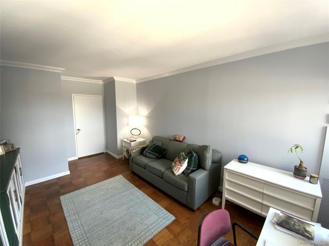 27110 Grand Central Parkway 12H, Floral Park, NY 11005