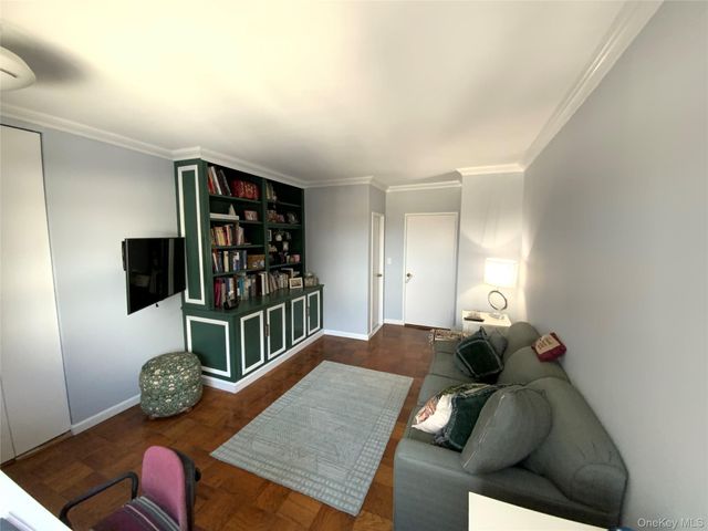 27110 Grand Central Parkway 12H, Floral Park, NY 11005