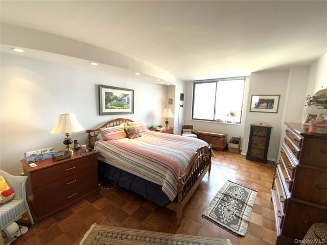 27110 Grand Central Parkway 12H, Floral Park, NY 11005