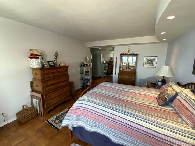 27110 Grand Central Parkway 12H, Floral Park, NY 11005