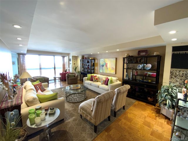 27110 Grand Central Parkway 12H, Floral Park, NY 11005