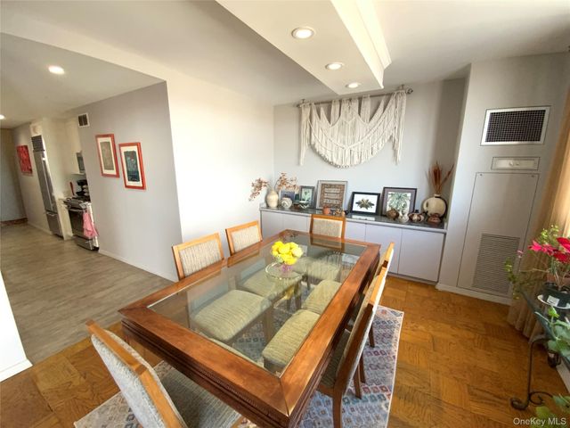 27110 Grand Central Parkway 12H, Floral Park, NY 11005