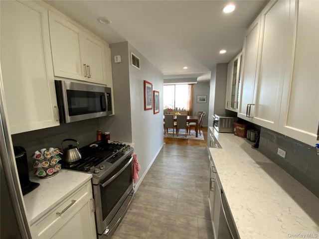 27110 Grand Central Parkway 12H, Floral Park, NY 11005
