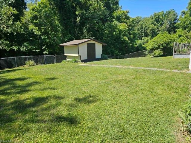 226 E Elm Street, Mount Airy, NC 27030
