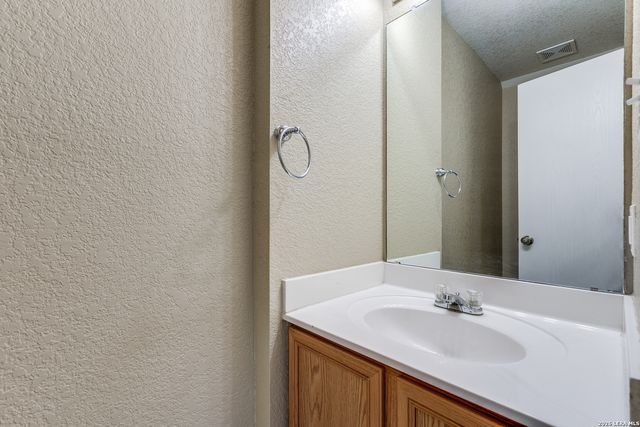 102 Cindy Lou, San Antonio, TX 78249