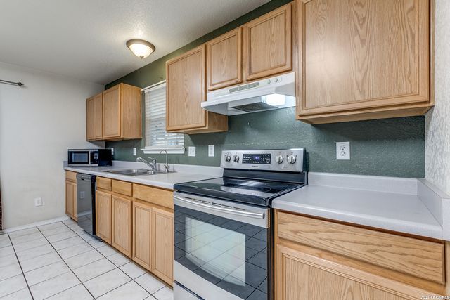 102 Cindy Lou, San Antonio, TX 78249