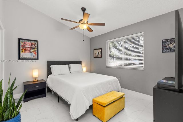 2250 NW 78th Ave 202, Pembroke Pines, FL 33024