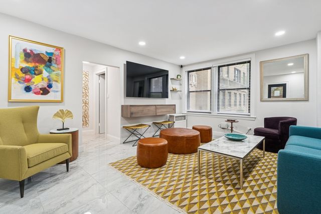 1755 E 55th Street 1201, Chicago, IL 60615