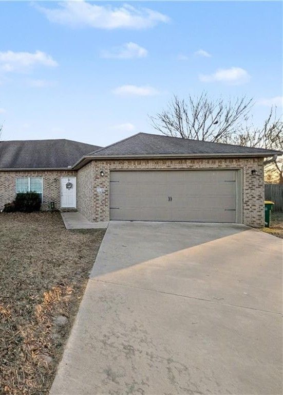 862 Oakwood Lane, Centerton, AR 72719