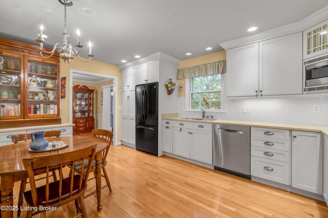 3433 Lansdowne Dr, Lexington, KY 40517