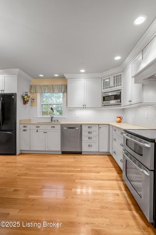 3433 Lansdowne Dr, Lexington, KY 40517