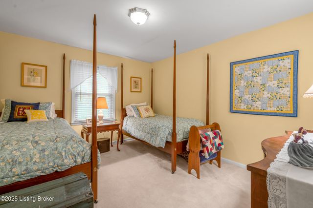 3433 Lansdowne Dr, Lexington, KY 40517