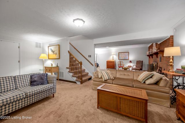 3433 Lansdowne Dr, Lexington, KY 40517