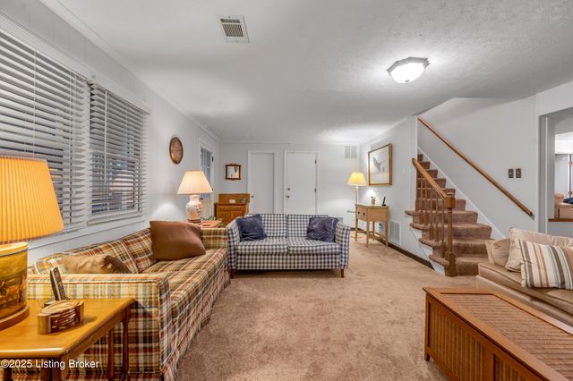 3433 Lansdowne Dr, Lexington, KY 40517