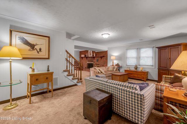 3433 Lansdowne Dr, Lexington, KY 40517