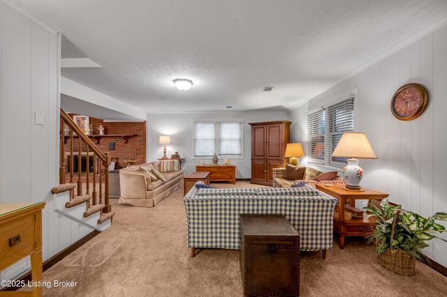 3433 Lansdowne Dr, Lexington, KY 40517