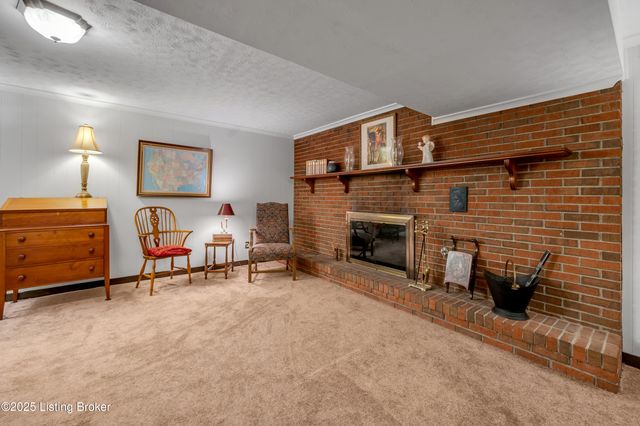 3433 Lansdowne Dr, Lexington, KY 40517