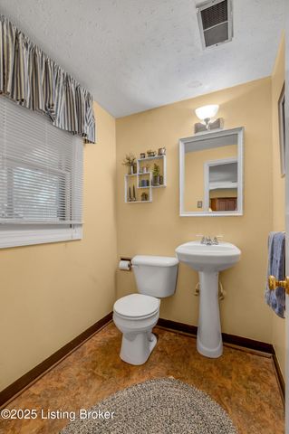 3433 Lansdowne Dr, Lexington, KY 40517