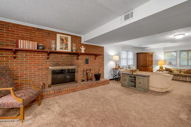 3433 Lansdowne Dr, Lexington, KY 40517