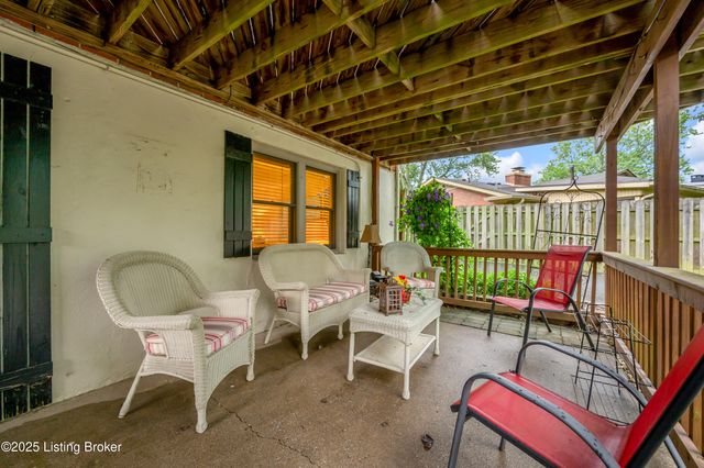 3433 Lansdowne Dr, Lexington, KY 40517