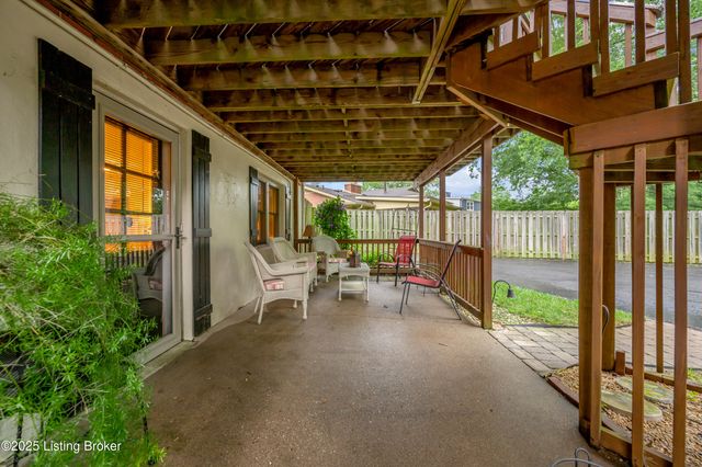 3433 Lansdowne Dr, Lexington, KY 40517