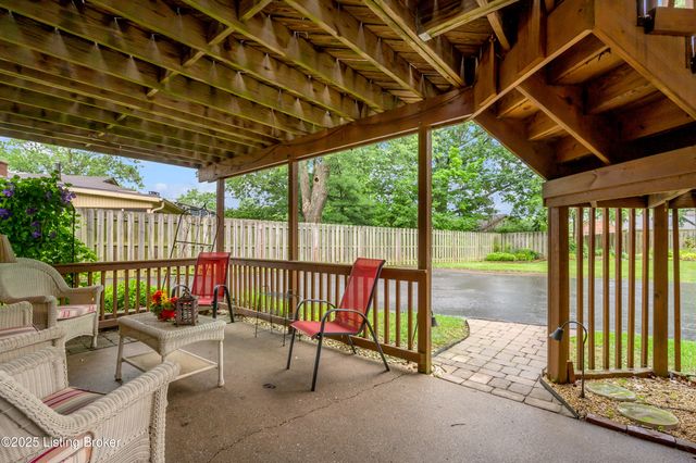 3433 Lansdowne Dr, Lexington, KY 40517