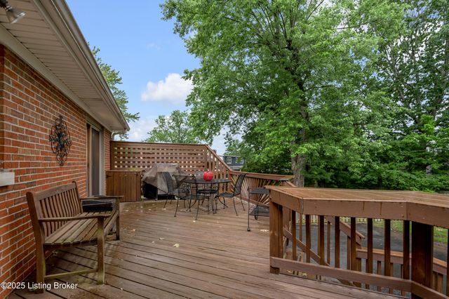 3433 Lansdowne Dr, Lexington, KY 40517