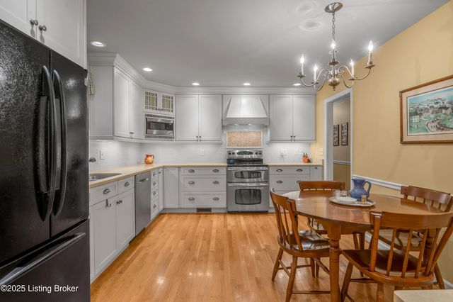 3433 Lansdowne Dr, Lexington, KY 40517