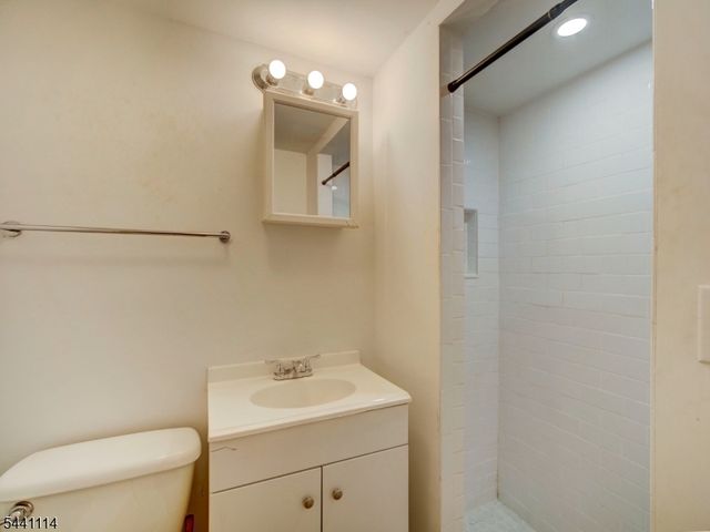220 William St, Rahway City, NJ 07065