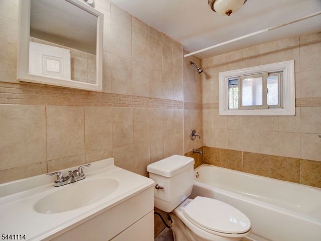 220 William St, Rahway City, NJ 07065