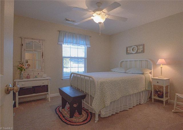 2873 Hyde Place Circle, Winston-salem, NC 27103