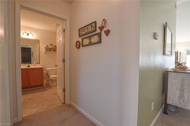 2873 Hyde Place Circle, Winston-salem, NC 27103