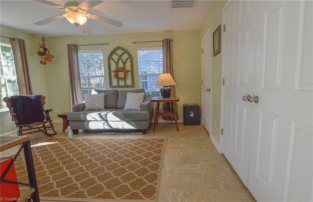 2873 Hyde Place Circle, Winston-salem, NC 27103