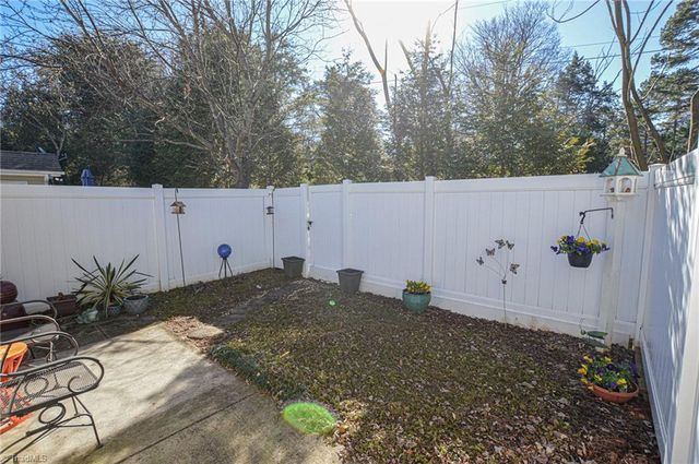 2873 Hyde Place Circle, Winston-salem, NC 27103