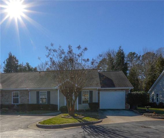 2873 Hyde Place Circle, Winston-salem, NC 27103