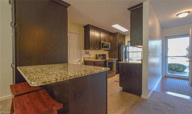 2873 Hyde Place Circle, Winston-salem, NC 27103