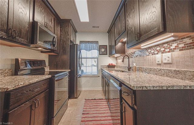 2873 Hyde Place Circle, Winston-salem, NC 27103