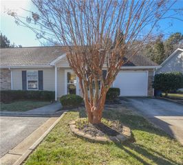 2873 Hyde Place Circle, Winston-salem, NC 27103