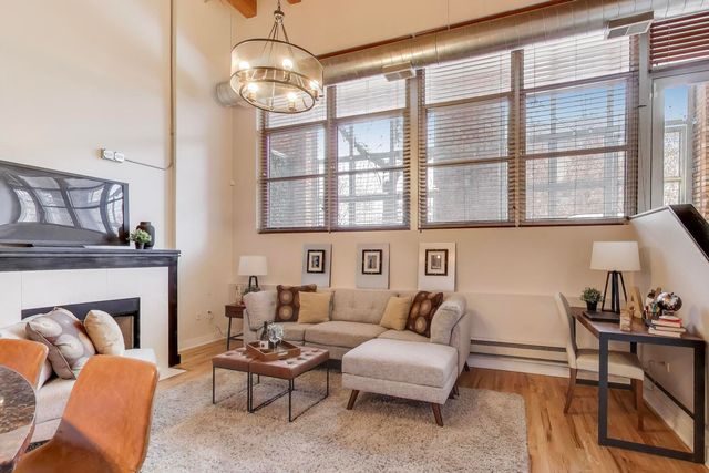 2111 W Churchill Street 105, Chicago, IL 60647