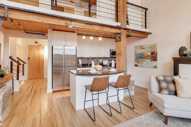 2111 W Churchill Street 105, Chicago, IL 60647