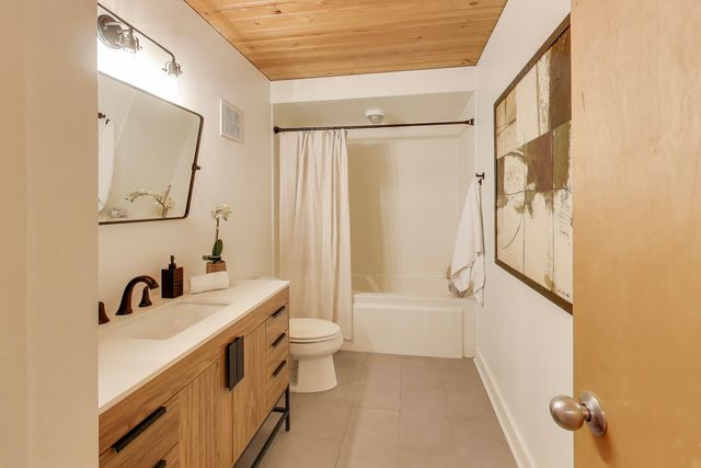 2111 W Churchill Street 105, Chicago, IL 60647