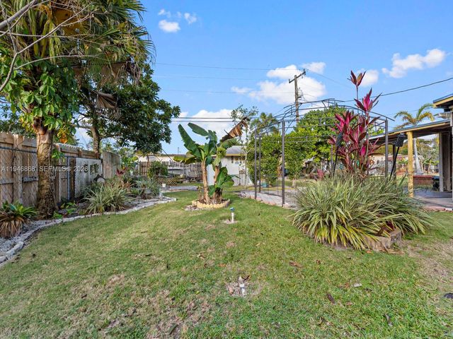 29100 Kentucky Rd, Homestead, FL 33033