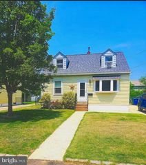2365 DIXON AVE, Croydon, PA 19021