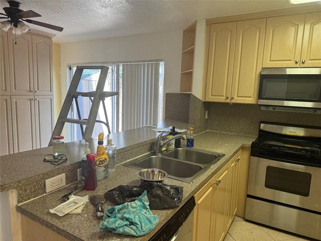 4350 SW 72nd Terrace SW, Davie, FL 33314