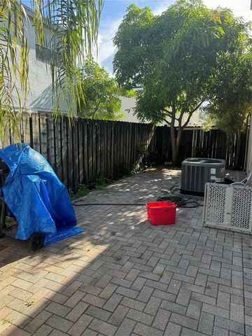 4350 SW 72nd Terrace SW, Davie, FL 33314