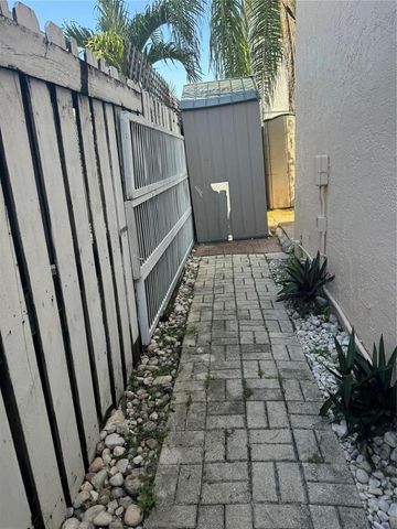 4350 SW 72nd Terrace SW, Davie, FL 33314