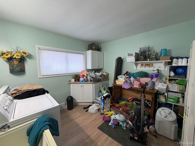 1524 S 9th Avenue, Escanaba, MI 49829