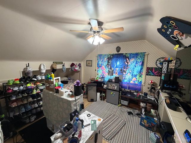 1524 S 9th Avenue, Escanaba, MI 49829